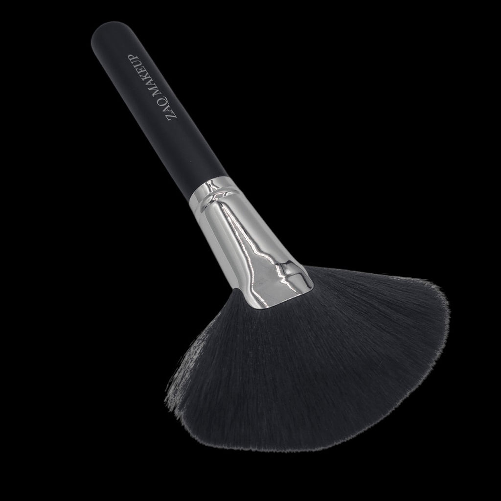 Fluffy Large Fan Brush by ZAQ Skin & Body by VYSN