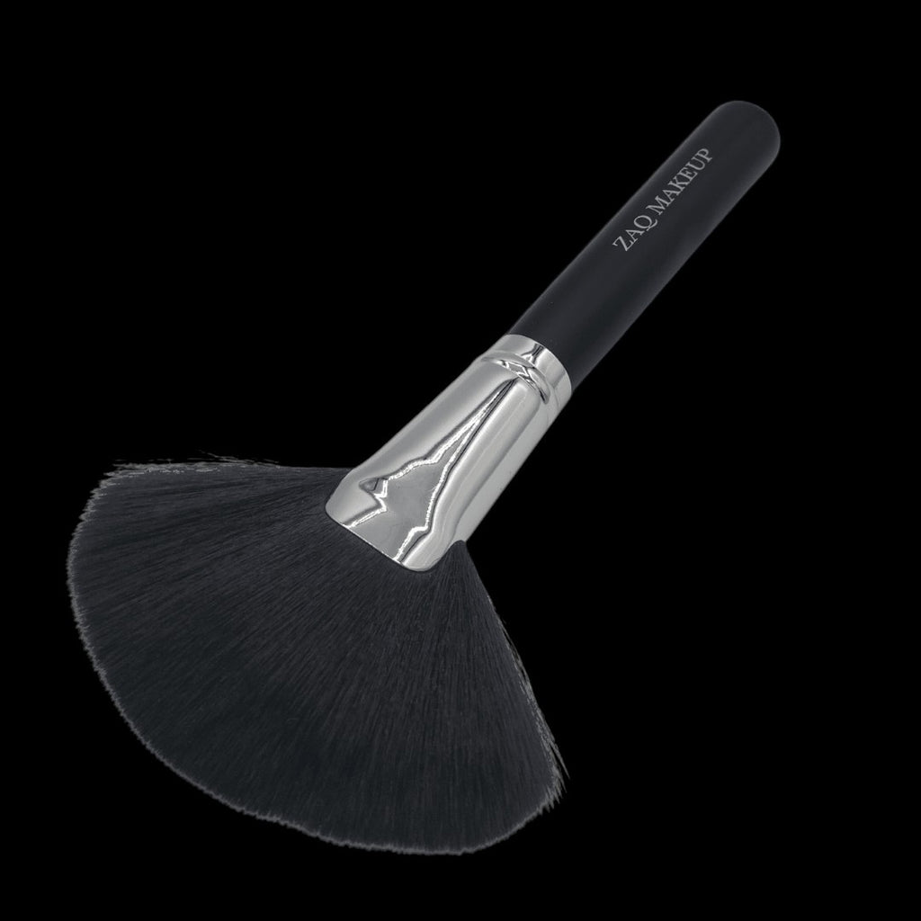 Fluffy Large Fan Brush by ZAQ Skin & Body by VYSN