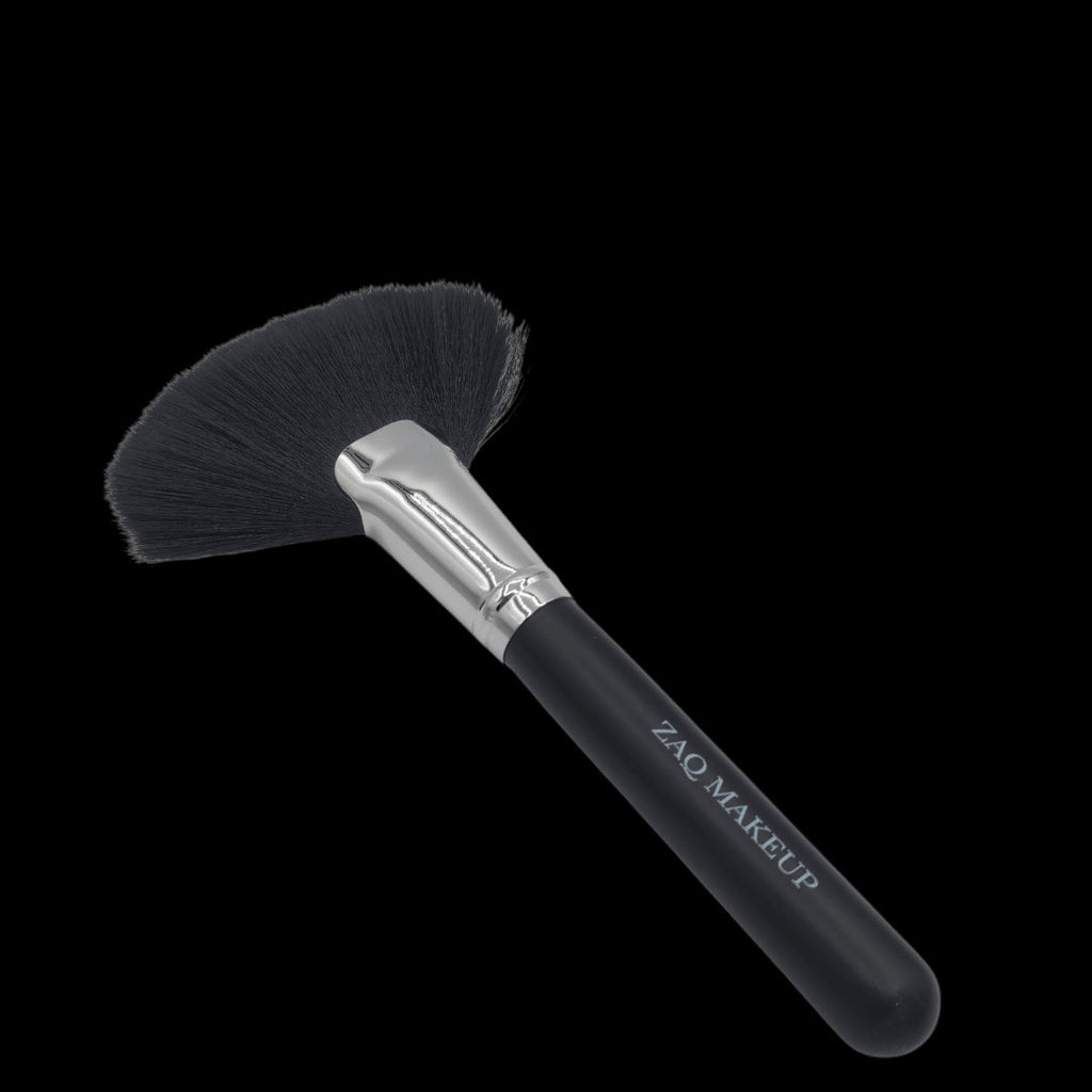 Fluffy Large Fan Brush by ZAQ Skin & Body by VYSN