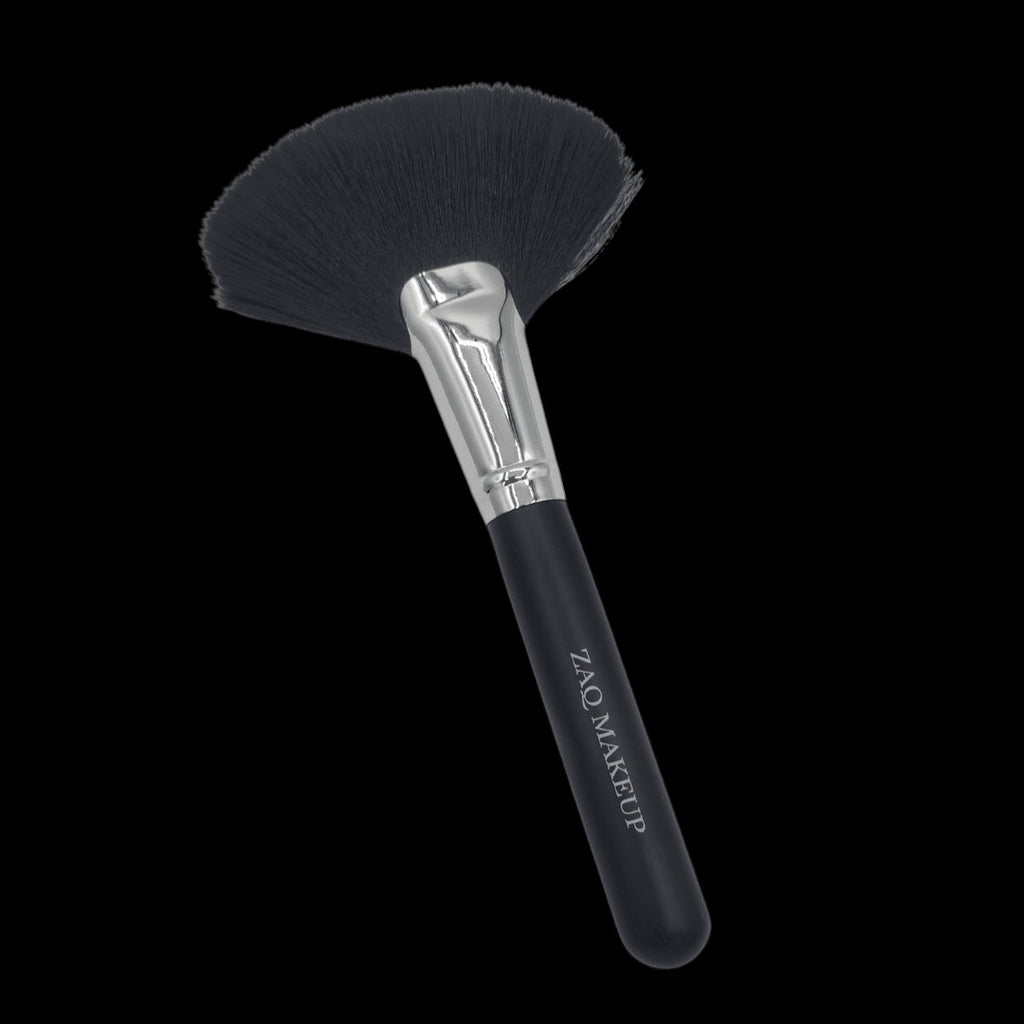 Fluffy Large Fan Brush by ZAQ Skin & Body by VYSN