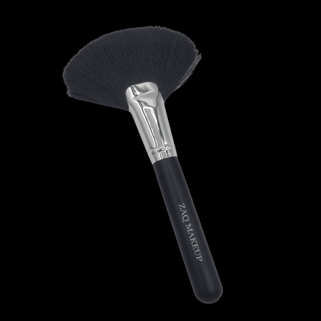 Fluffy Large Fan Brush by ZAQ Skin & Body by VYSN