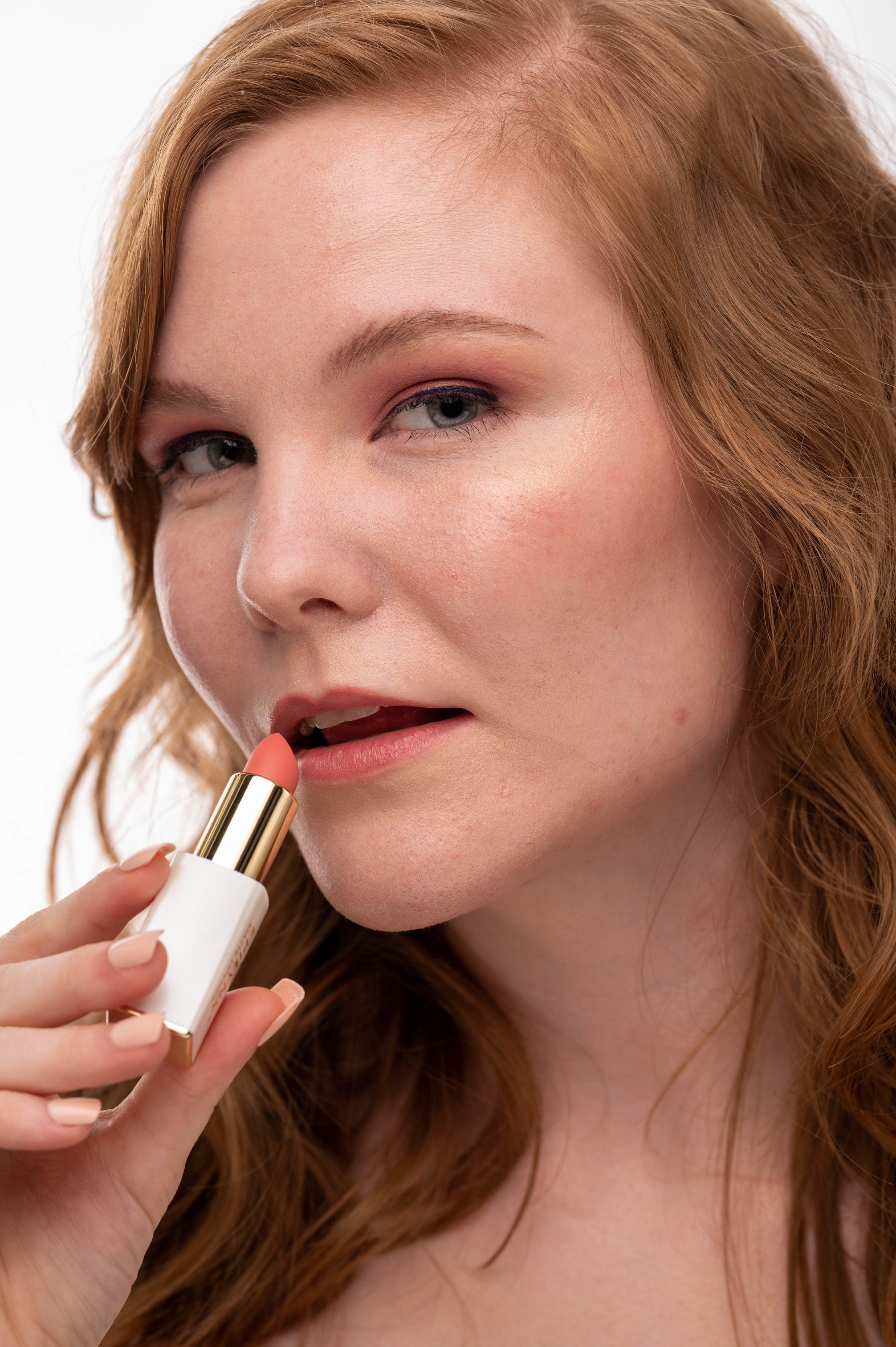 Vegan Matte Lipstick – Hydrating, Long-Wear, Magnetic Case by EpiLynx