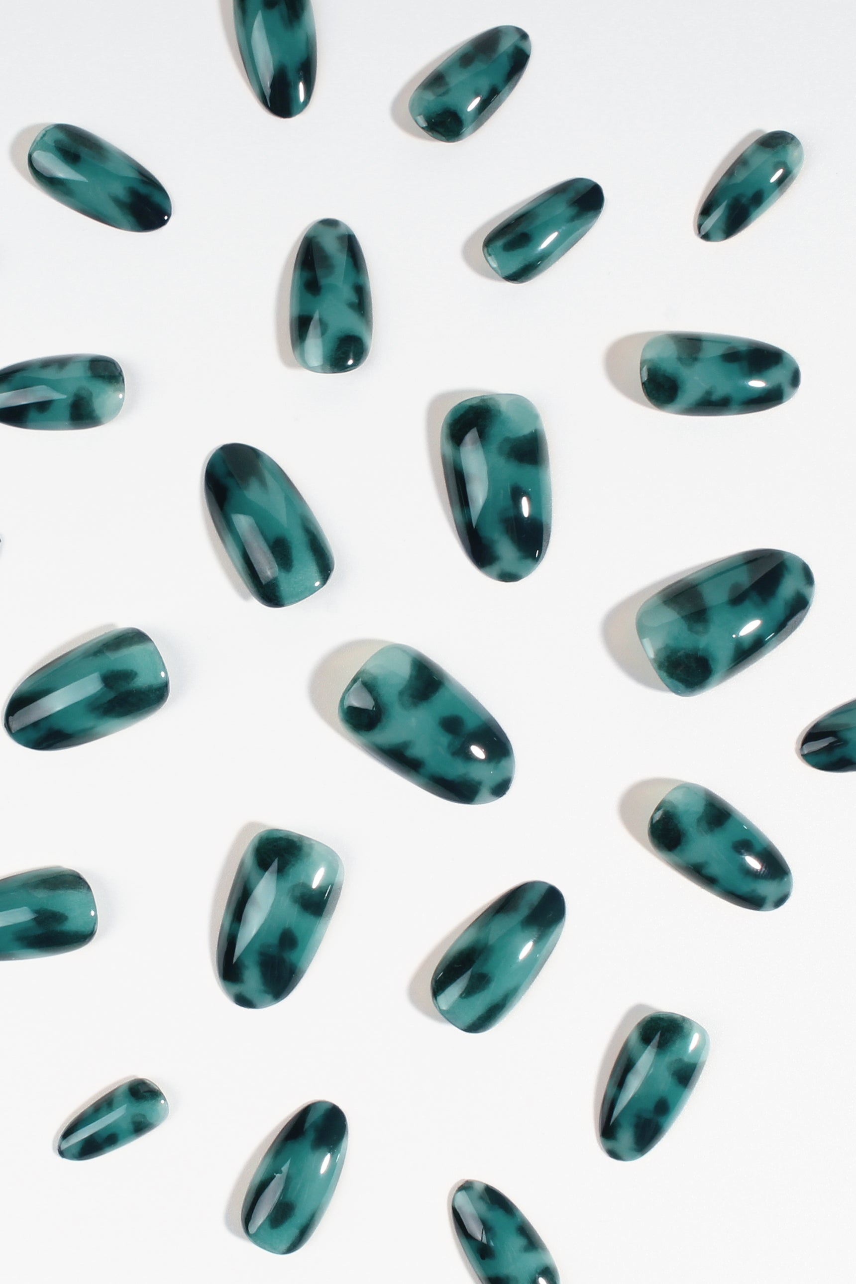 Emerald Amber | Soft & Durable Press-On Nails by Bonmuz