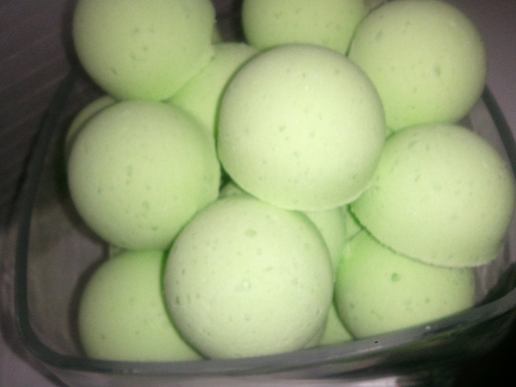 14 bath bombs in Key Lime Pie fragrance, gift bag bath fizzies with shea butter, great for kids...and adults too by Spa Pure