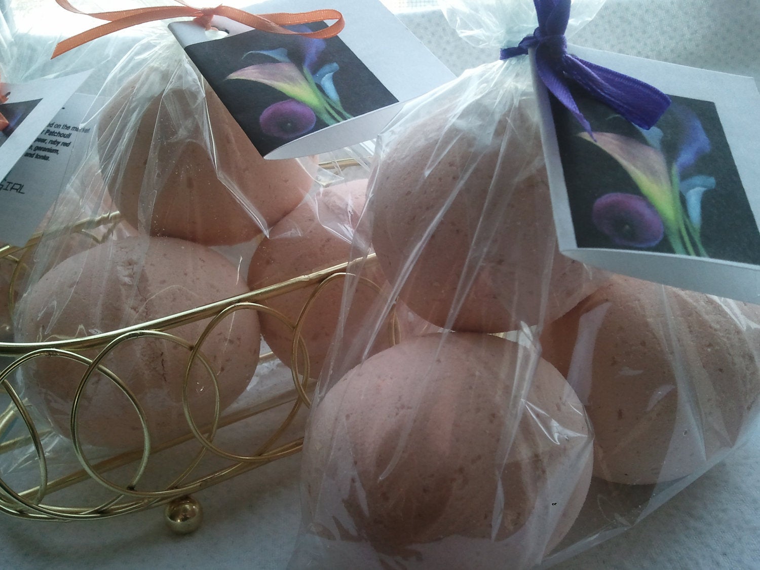 14 bath bombs in Amber Patchouli fragrance, gift bag bath fizzies, great for dry skin by Spa Pure