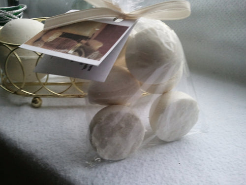 14 bath bombs in Oatmeal, Milk & Honey fragrance, gift bag bath fizzies, great for kids...these smell delicious by Spa Pure