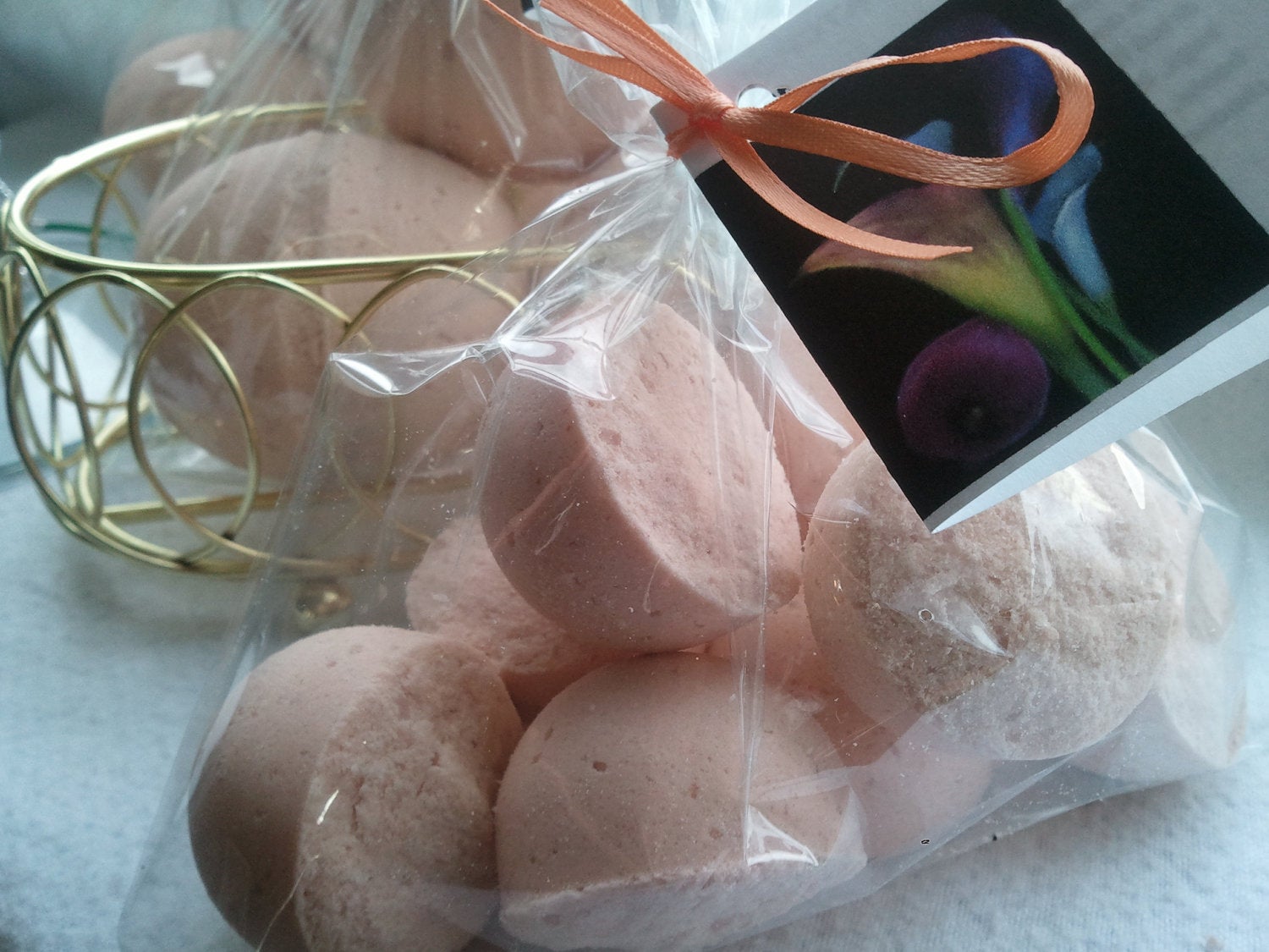 14 bath bombs in Amber Patchouli fragrance, gift bag bath fizzies, great for dry skin by Spa Pure