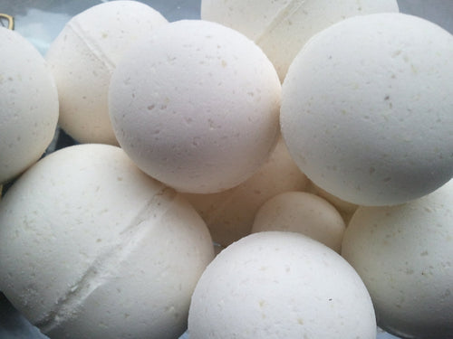 14 bath bombs in Oatmeal, Milk & Honey fragrance, gift bag bath fizzies, great for kids...these smell delicious by Spa Pure