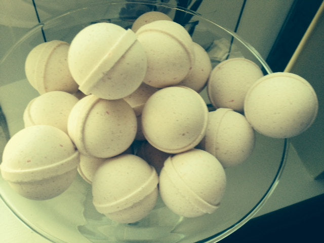 Gift Set with 12 foil wrapped 2.5 oz bath bombs, great for dry skin, Manly Scents by Spa Pure