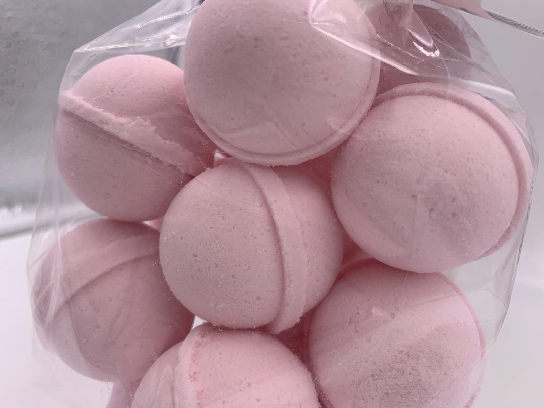 14 bath bombs in Pink Sugar (Aquolina Type) fragrance, gift bag bath fizzies, great for dry skin, shea, cocoa, 7 ultra rich oils by Spa Pure